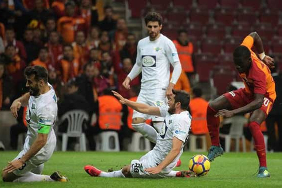 Galatasaray ikinci yarı döndü: 4-2