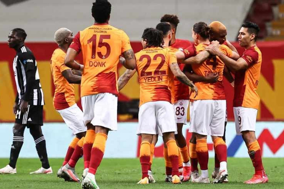 Galatasaray, 3 futbolcusunun sözleşmelerini uzattı