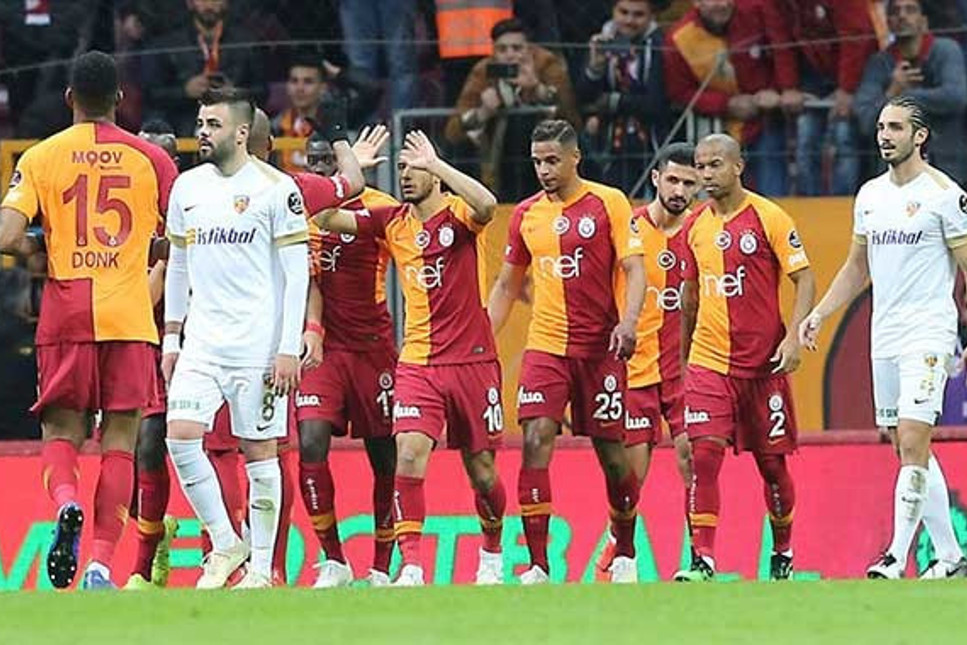 Galatasaray zirveyi bırakmıyor
