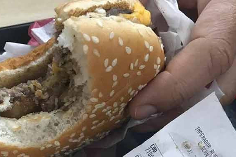 Burger King etinde onlarca kurtçuk çıktı