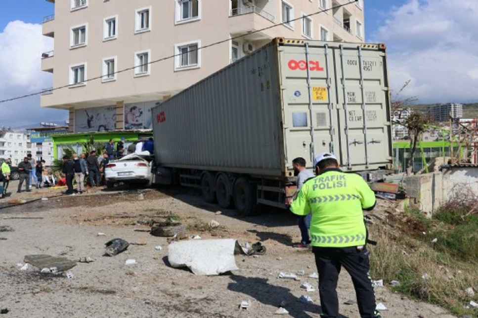 Hatay'da freni boşalan TIR araçlara çarptı: 5 ölü, 21 yaralı