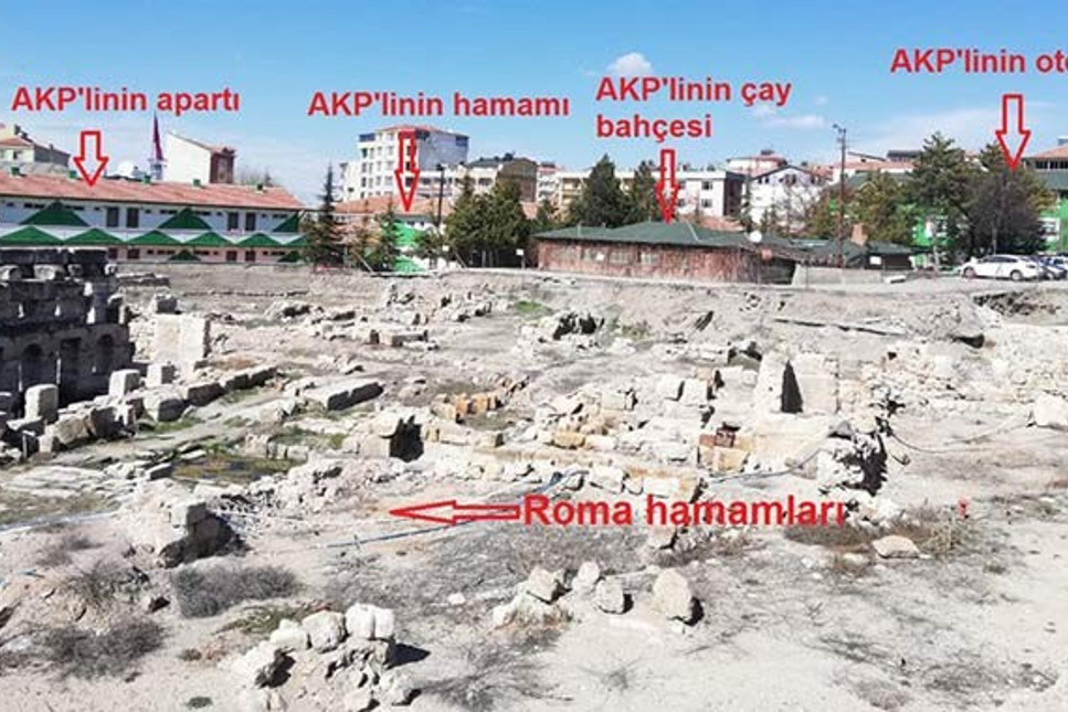 Herşey yıkıldı, O AKP'li başkanın binaları yerinde kaldı!