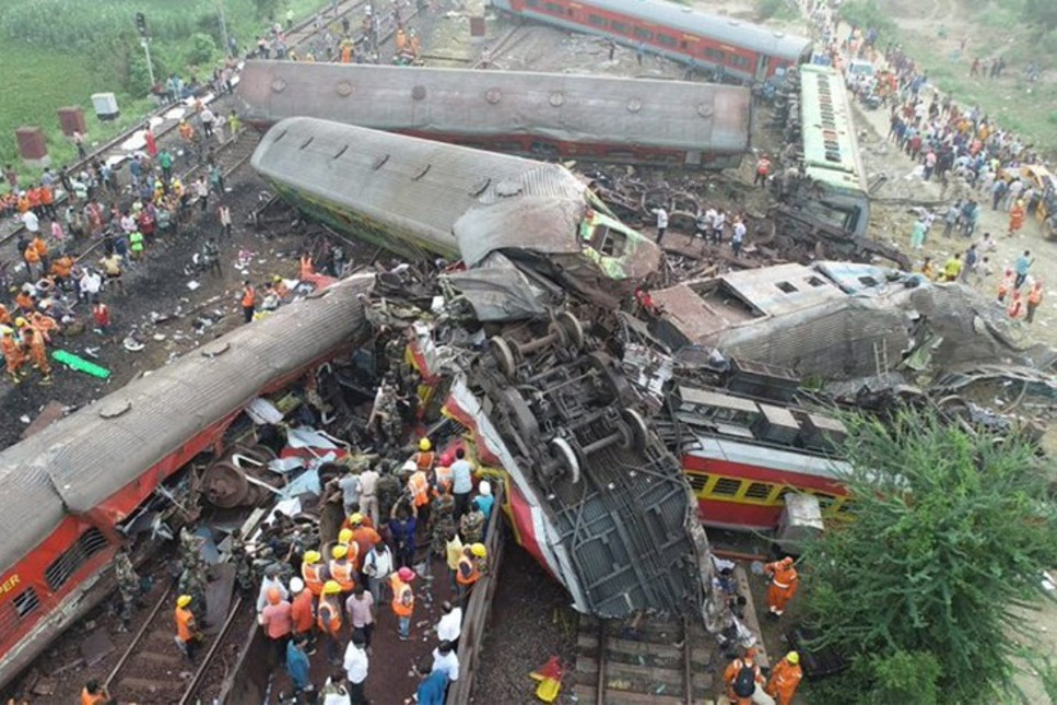 Hindistan'da tren faciası: 288 ölü