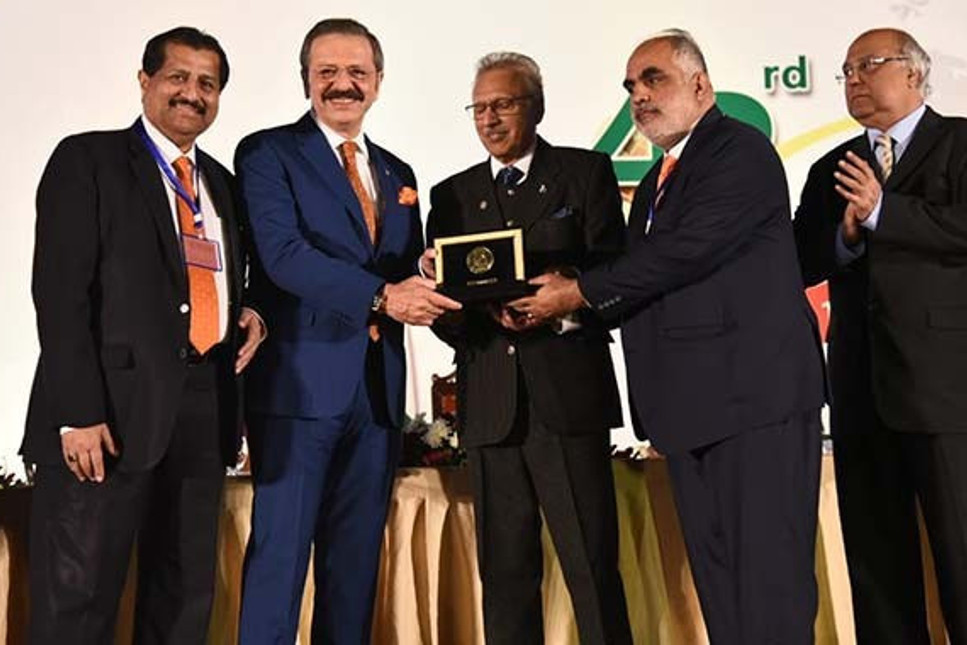 Hisarcıklıoğlu'na Pakistan Devlet Başkanı'ndan ödül