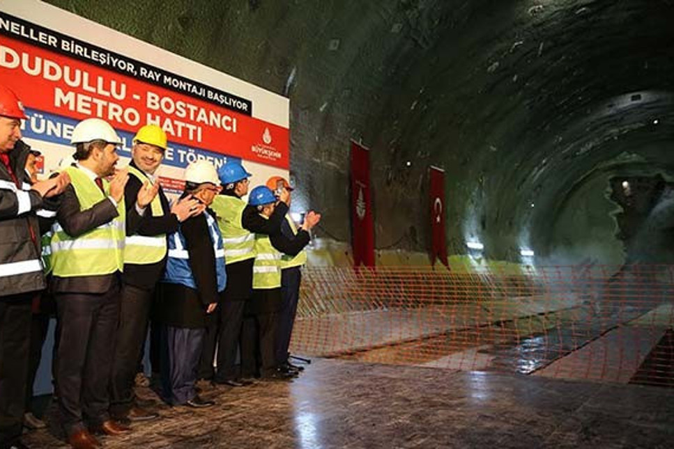 Başkan söz verdi: Yıl sonuna kadar 4 metro hattı bitecek