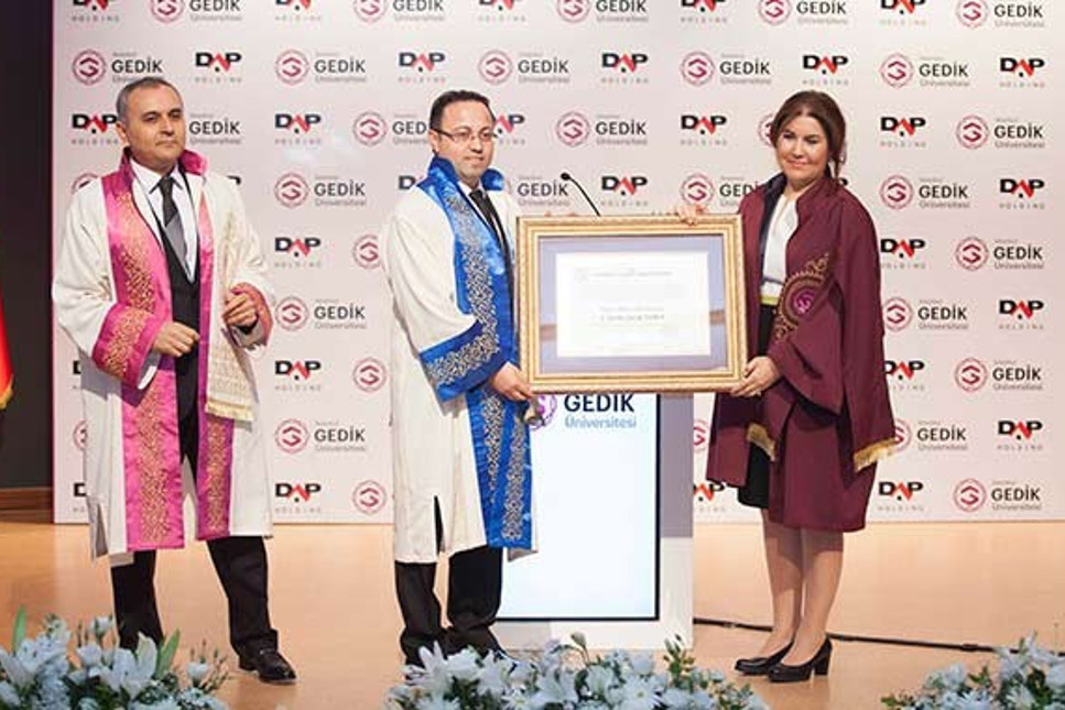 İlk “Fahri Doktora” unvanını  DAP Holding Başkanı Ziya Yılmaz’a verdi
