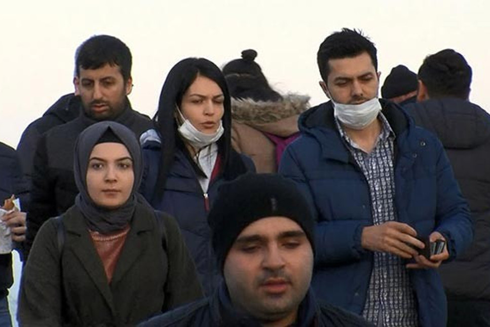 İlk Koronavirüs vakası açıklandı, İstanbullular sokağa maskeyle çıktı