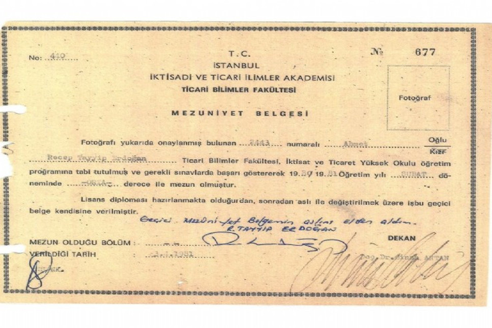 İlk yaşandı... Erdoğan’ın üniversite belgeleri yayınlandı