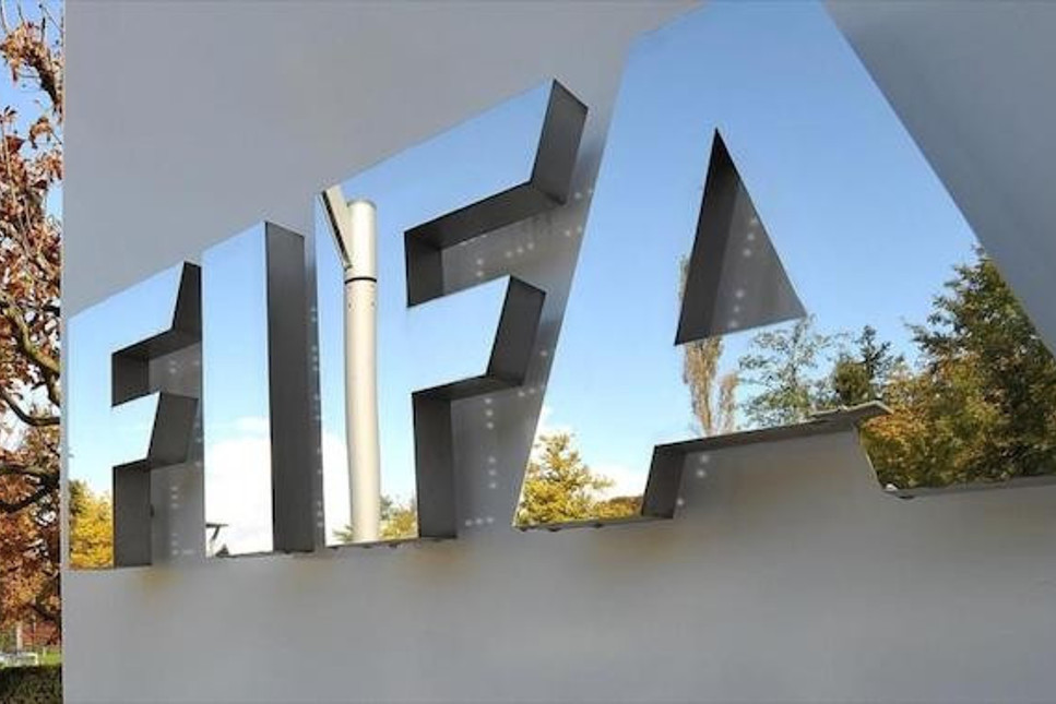 Irkçılık yapan futbolcuya FIFA'dan ceza