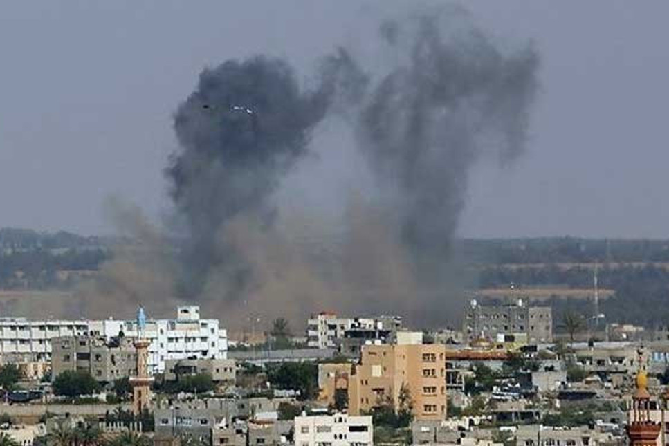 İsrail AA ofisinin de bulunduğu binayı 5 roketle yıktı