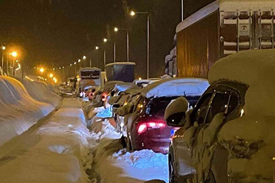 İstanbul - Ankara yolu trafiğe kapatıldı