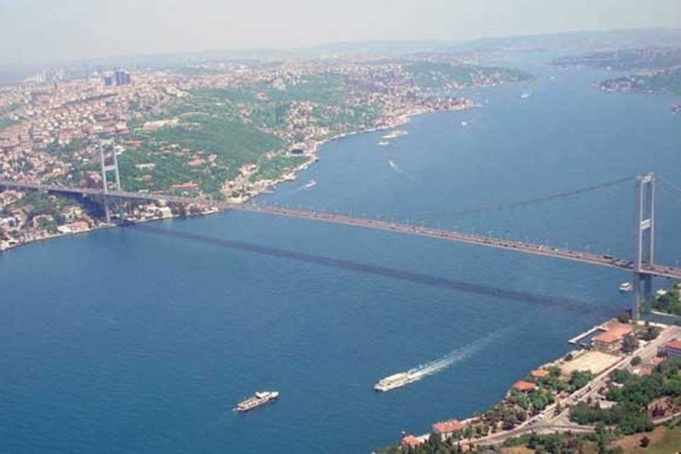 İstanbul Boğazı 27 metreye kadar daraldı