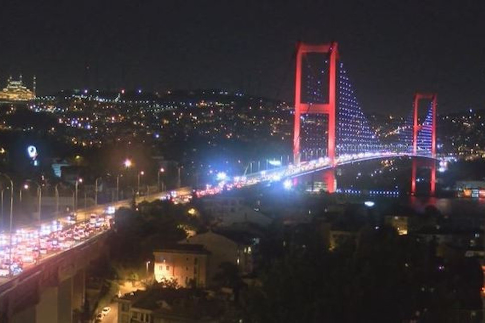 İstanbul'da bayram trafiği gece de devam etti