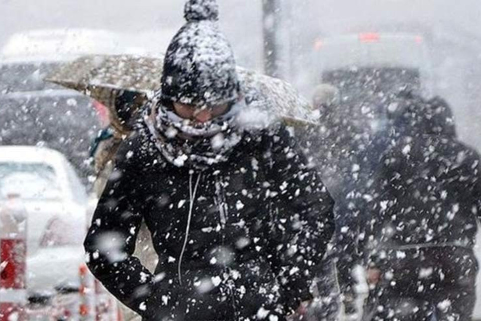 İstanbul'da kar yağışı başladı! Meteoroloji'den uyarı