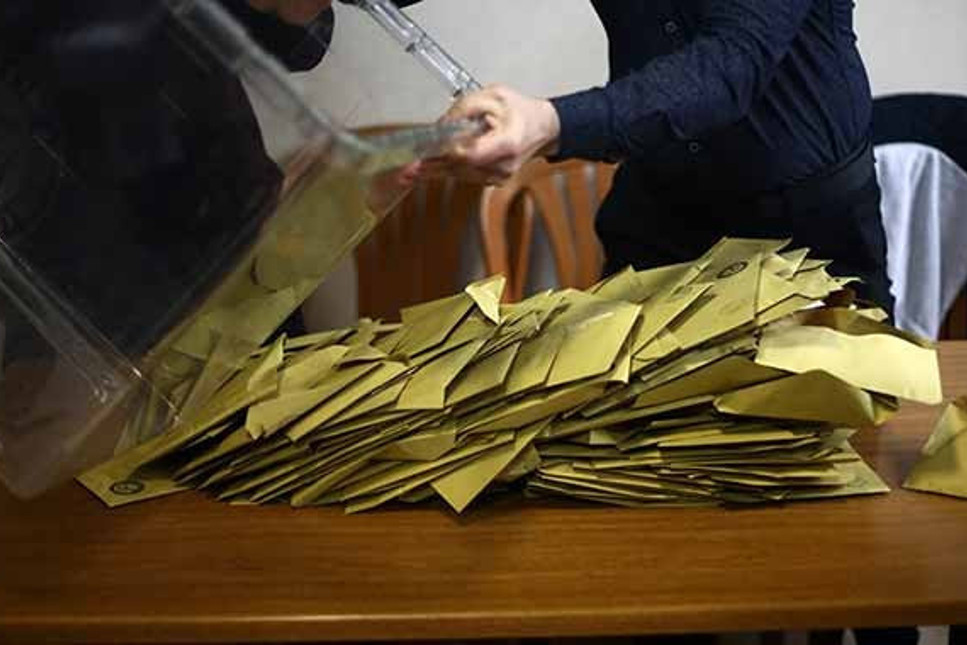 AK Parti yeni seçim mevzuatı hazırlıklarına başladı: Seçmen göçü yasaklanıyor