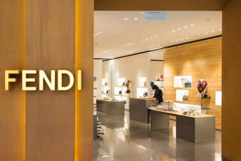 İtalyan moda devi Fendi hangi şirketi satın aldı?