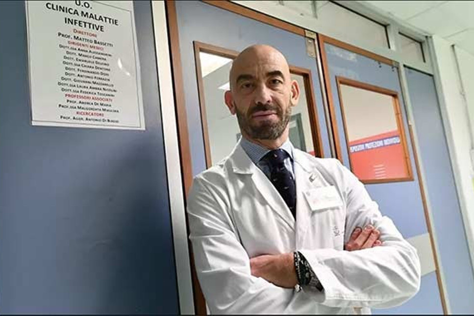 İtalyan profesör: Koronavirüs etkisini yitirerek daha az ölümcül hale geldi