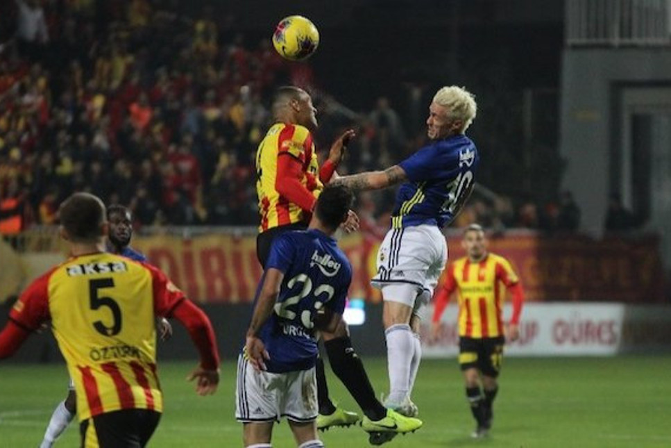 İzmir'de nefes kesen maç: 4 gol, bir kırmızı kart, verilmeyen goller