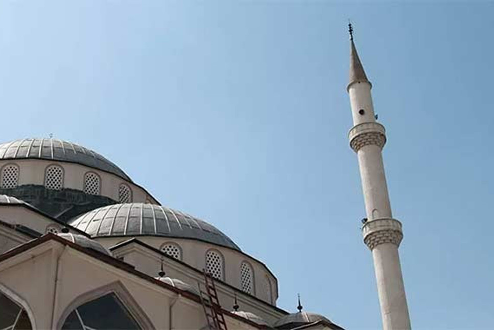 İzmir'de camiden bu kez de Müslüm babanın 'Unutamadım' şarkısı çalındı!