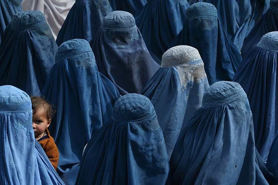 Kadınlar, Taliban'a hazırlıksız yakalandı! Burka fiyatları 10 kat arttı!