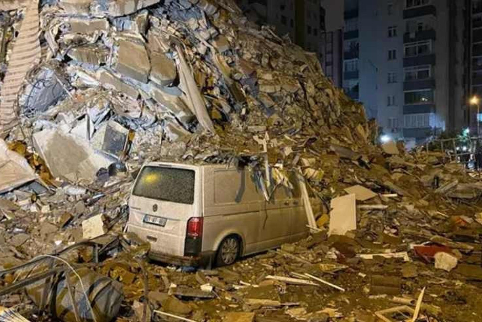Kahramanmaraş'ta 7.4 büyüklüğünde deprem! 284 can kaybı, 2 bin 323 yaralı var, 1710 bina yıkıldı