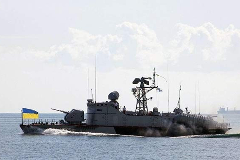 Karadeniz'de sıcak saatler.. Ukrayna gemisi Ruslar tarafından vuruldu