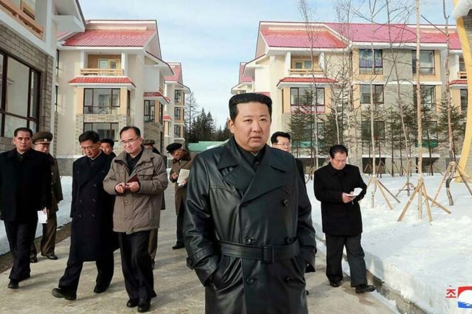 Kim Jong-un stilini korumaya aldı… Kuzey Kore’de deri ceket giymek yasaklandı