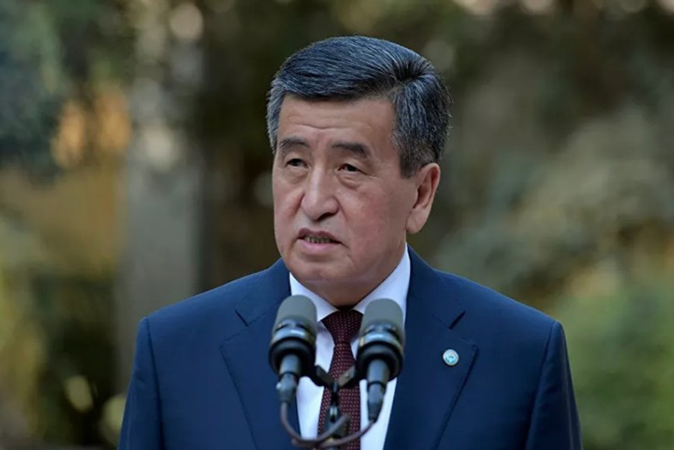 Kırgızistan Devlet Başkanı Sooronbay Ceenbekov istifa etti
