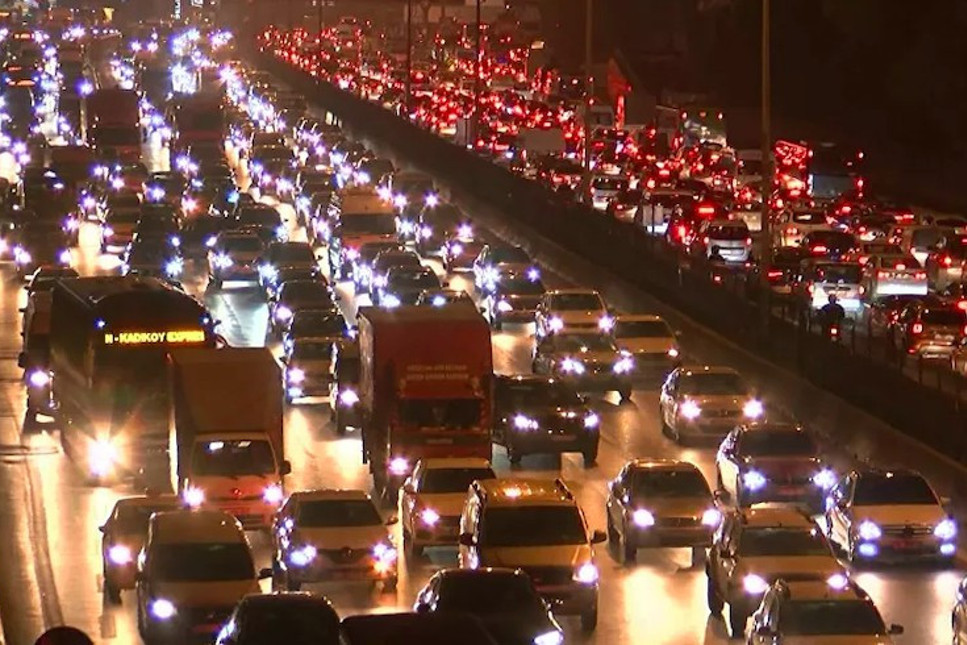 İstanbul'da trafik yoğunluğu yüzde 65'e çıktı