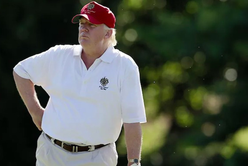 Koronavirüs ABD'yi sarsarken Trump'ın golf oynaması tepki çekti