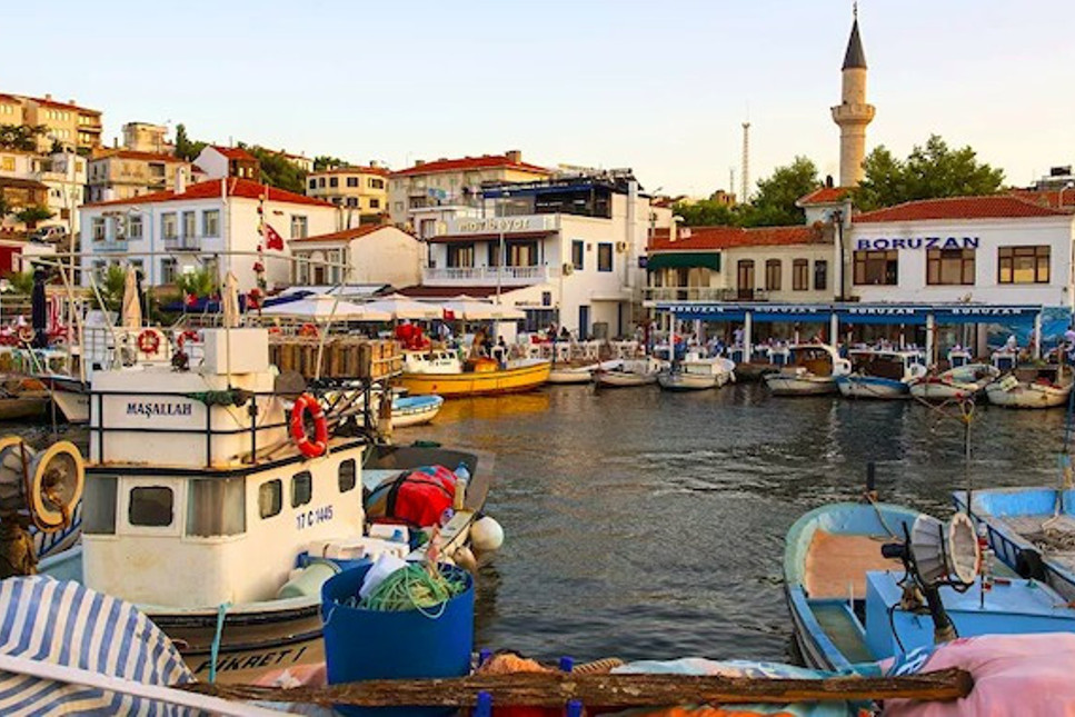 Türkiye’nin en gözde tatil beldelerinden Bozcaada’da günübirlik ziyaretçilere yasak geliyor