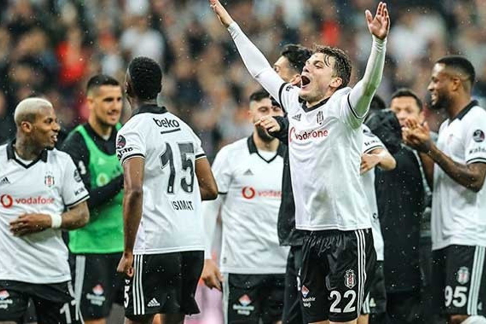 Lidere darbe! Beşiktaş, Başakşehir'i 2-1 mağlup etti