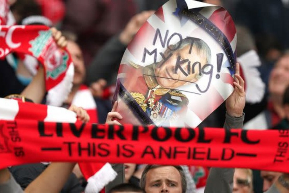 Liverpool geleneğini devam ettirdi... Milli marş yuhalandı, kral protesto edildi