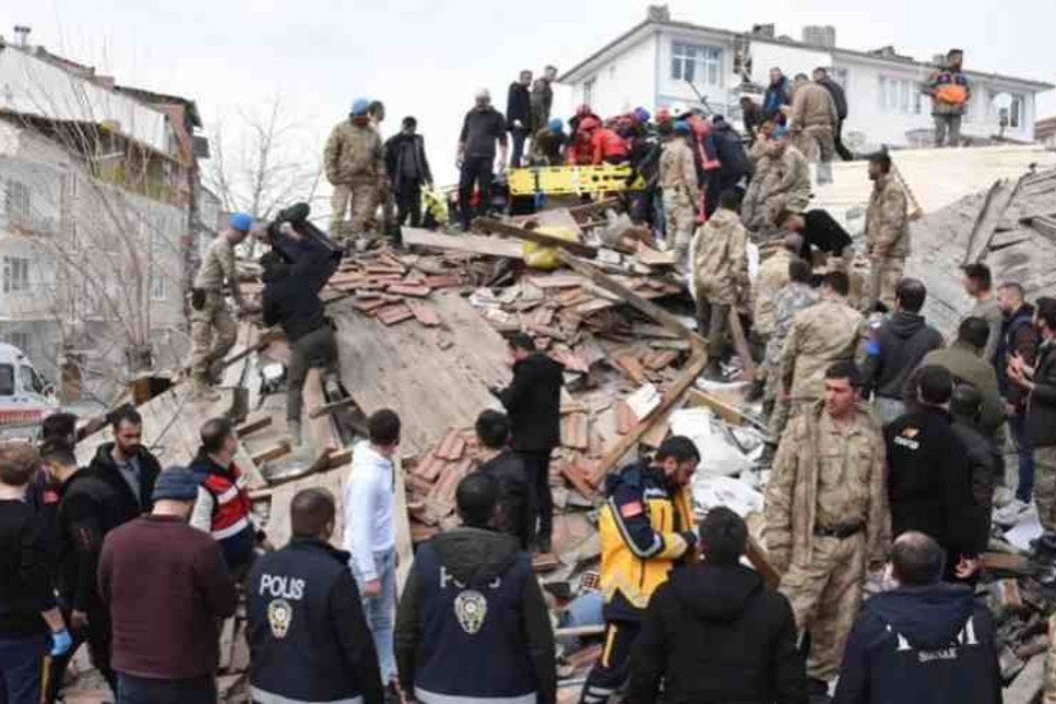 Malatya'da 5.6 büyüklüğünde deprem: 1 ölü, 69 yaralı