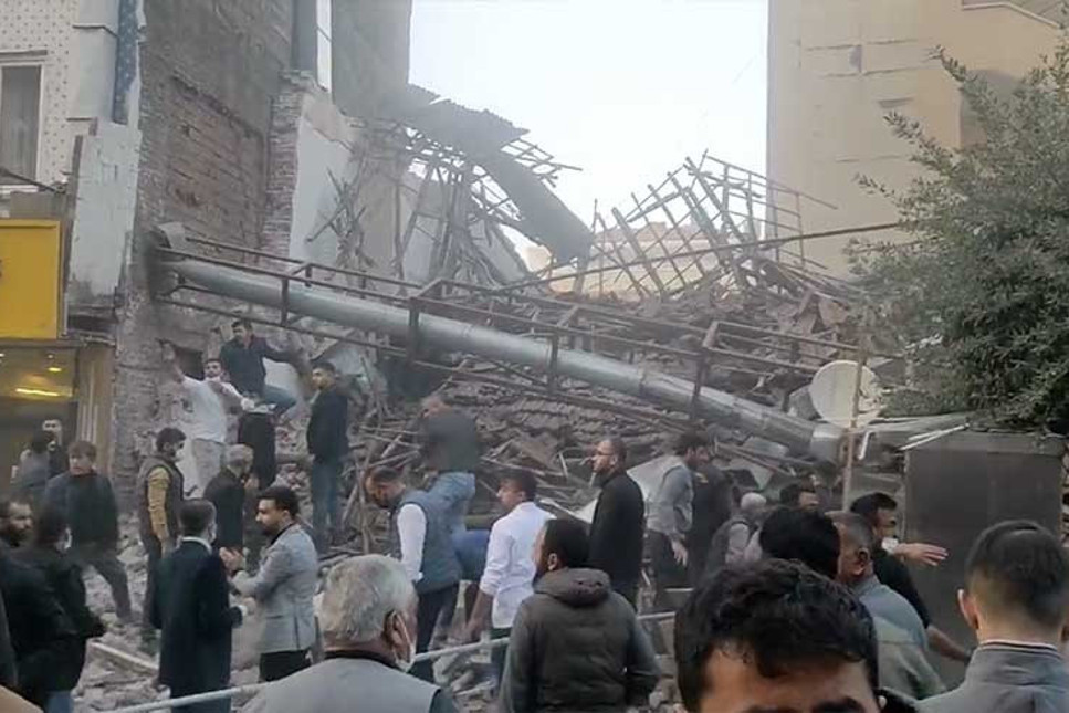 Malatya'da iki katlı bina çöktü; 9 kişi kurtarıldı