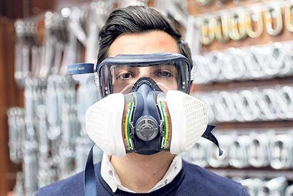 Belediye Başkanı maskeleri yüksek fiyatla satanlara isyan etti