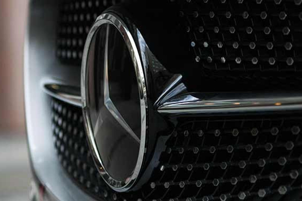 Mercedes araçlarına gizli sensör yerleştirdiğini itiraf etti