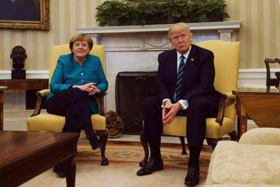 Merkel bakakaldı: Dünya Trump'ın bu hareketini konuşuyor
