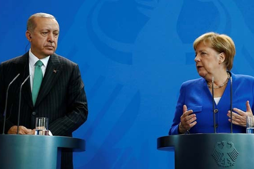 Merkel: Almanya, Türkiye'ye silah ihracatını durduracak