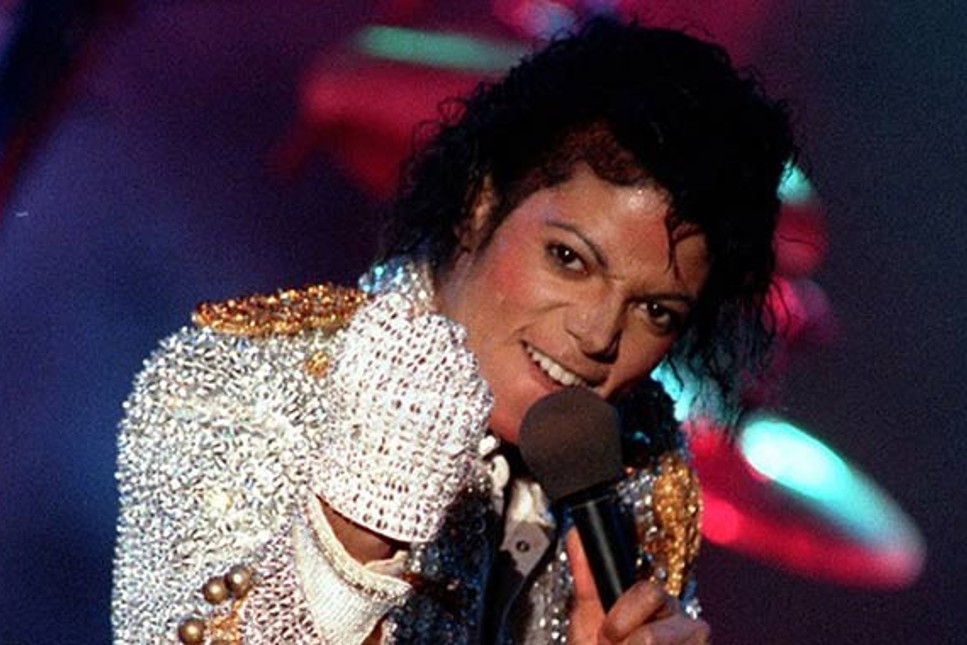 Michael Jackson'ın meşhur eldivenine servet ödediler!
