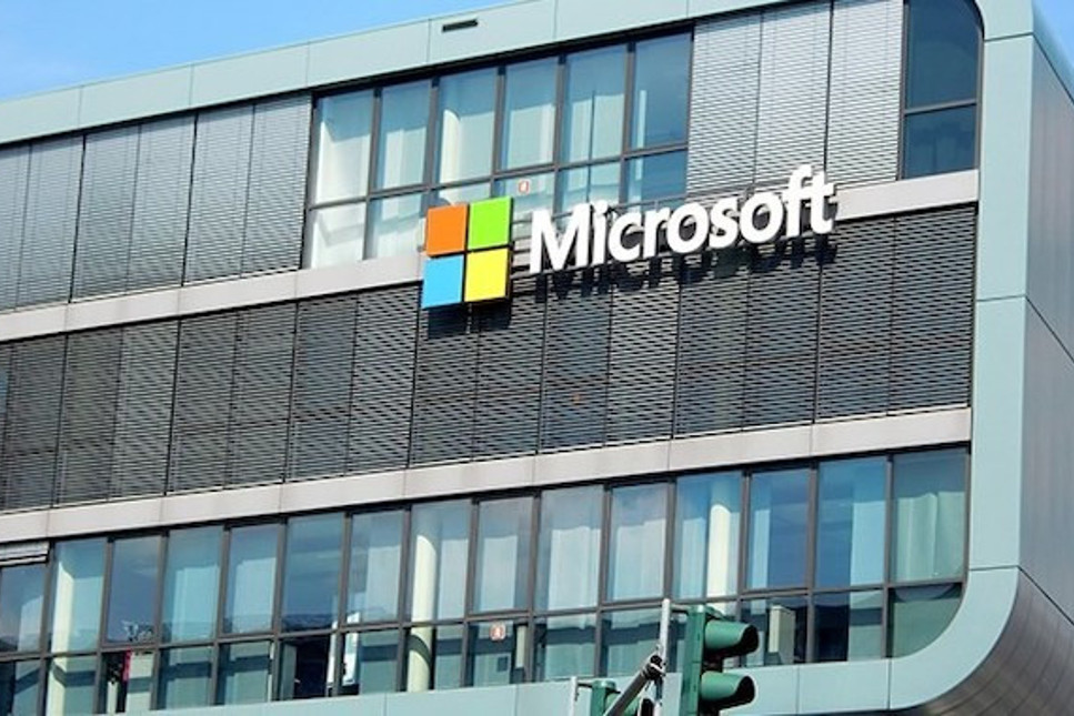 Microsoft tüm mağazalarını kapatarak e-ticarete odaklanacak