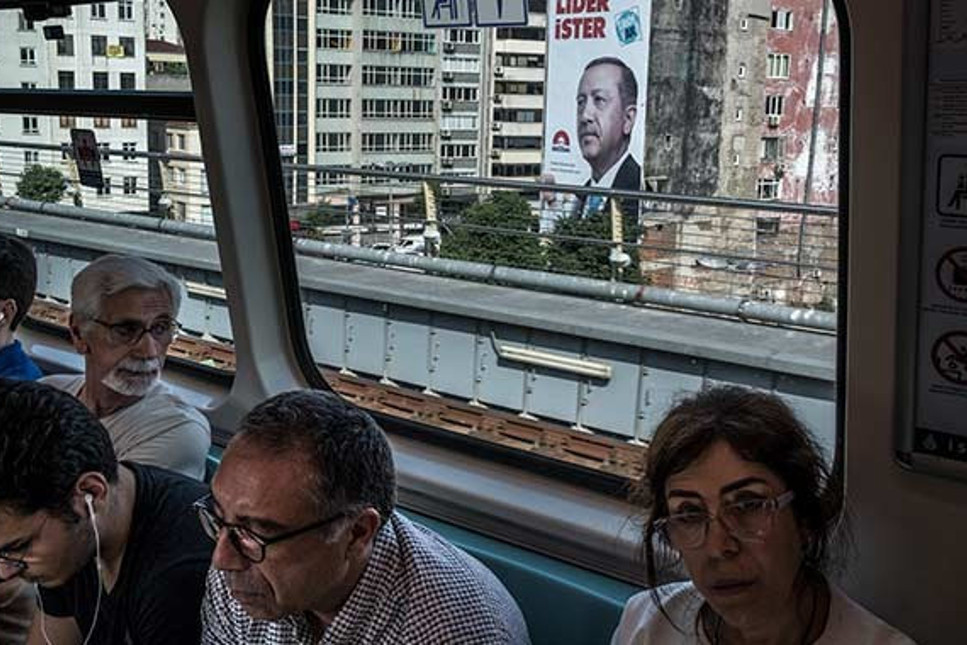 NYT'den çarpıcı analiz: Türkler kitleler halinde ülkeyi terk ediyor