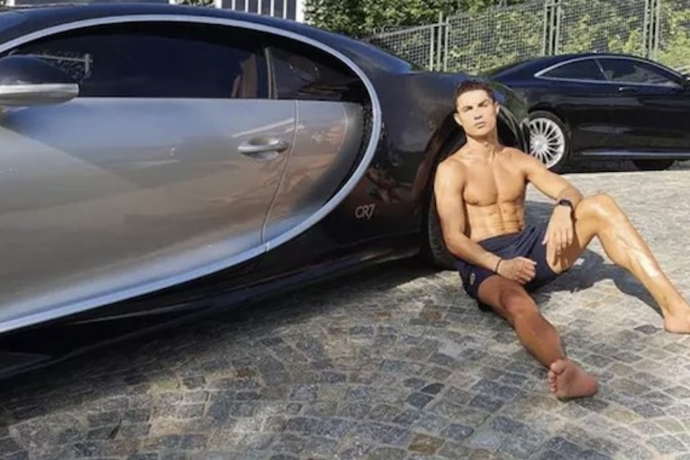 O nun arabası var, güzel mi güzel; Ronaldo, dünyanın en pahalı arabasını aldı!