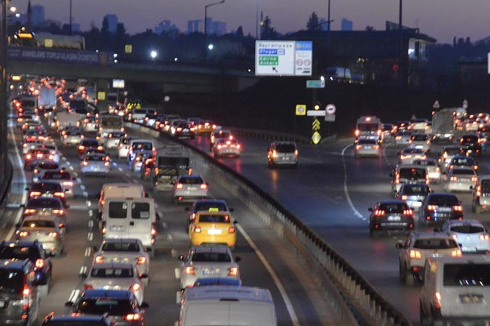 Okullar açıldı, İstanbul'da trafik arttı