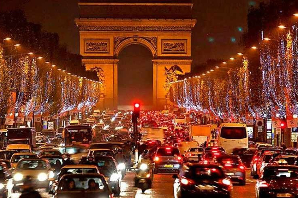 Paris'te hız sınırı 30 kilometreyle sınırlandırıldı: Cezası 135 euro