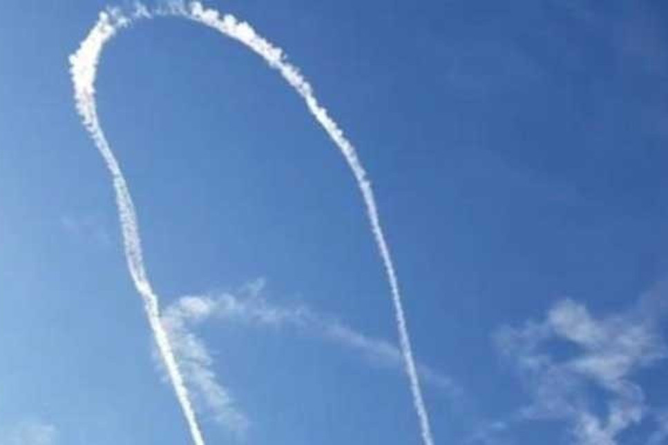 Pilot, gökyüzüne uçakla cinsel organ çizdi