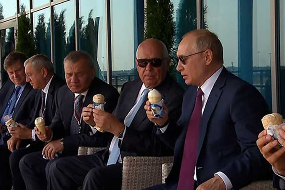 Putin, işi biliyor; dondurma ikram edip milyar dolarlık silah satıyor
