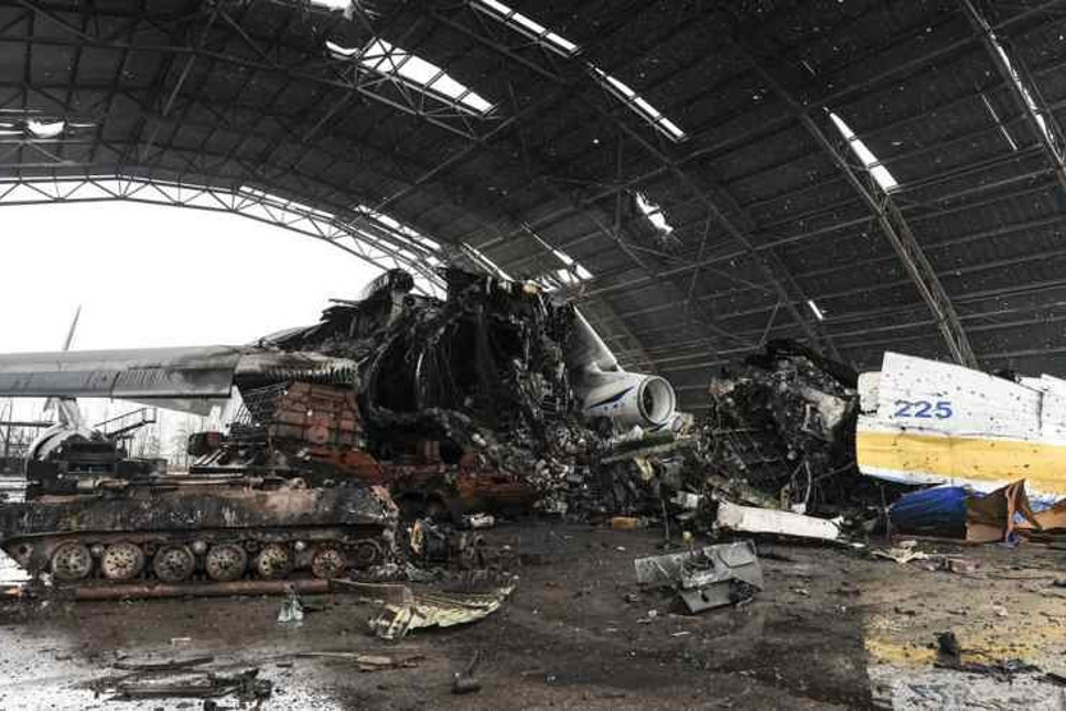 Rusya'nın vurduğu dünyanın en büyük kargo uçağı enkazı görüntülendi