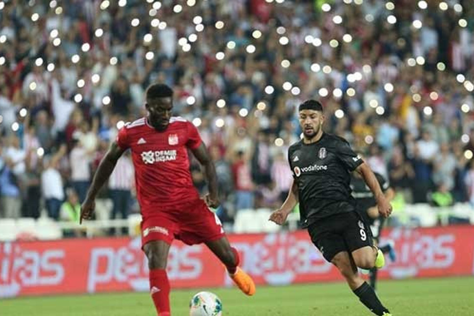 Sivasspor sahasında Beşiktaş'ı 3-0 yendi