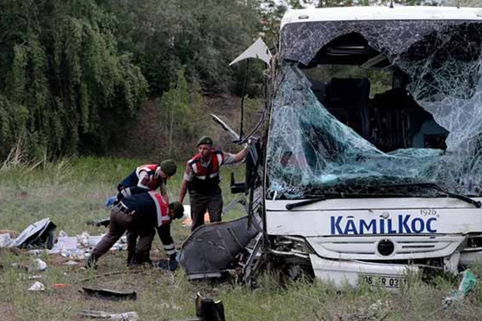 Şoför uyudu, yolcu otobüsü devrildi: 8 ölü, 32 yaralı